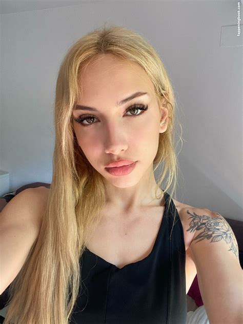 blonde sophie onlyfans